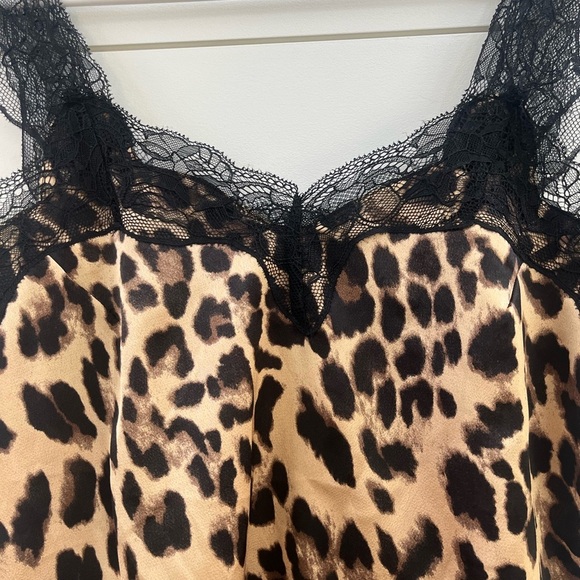 Storia Animal Print Top with Black Lace - Picture 3 of 5